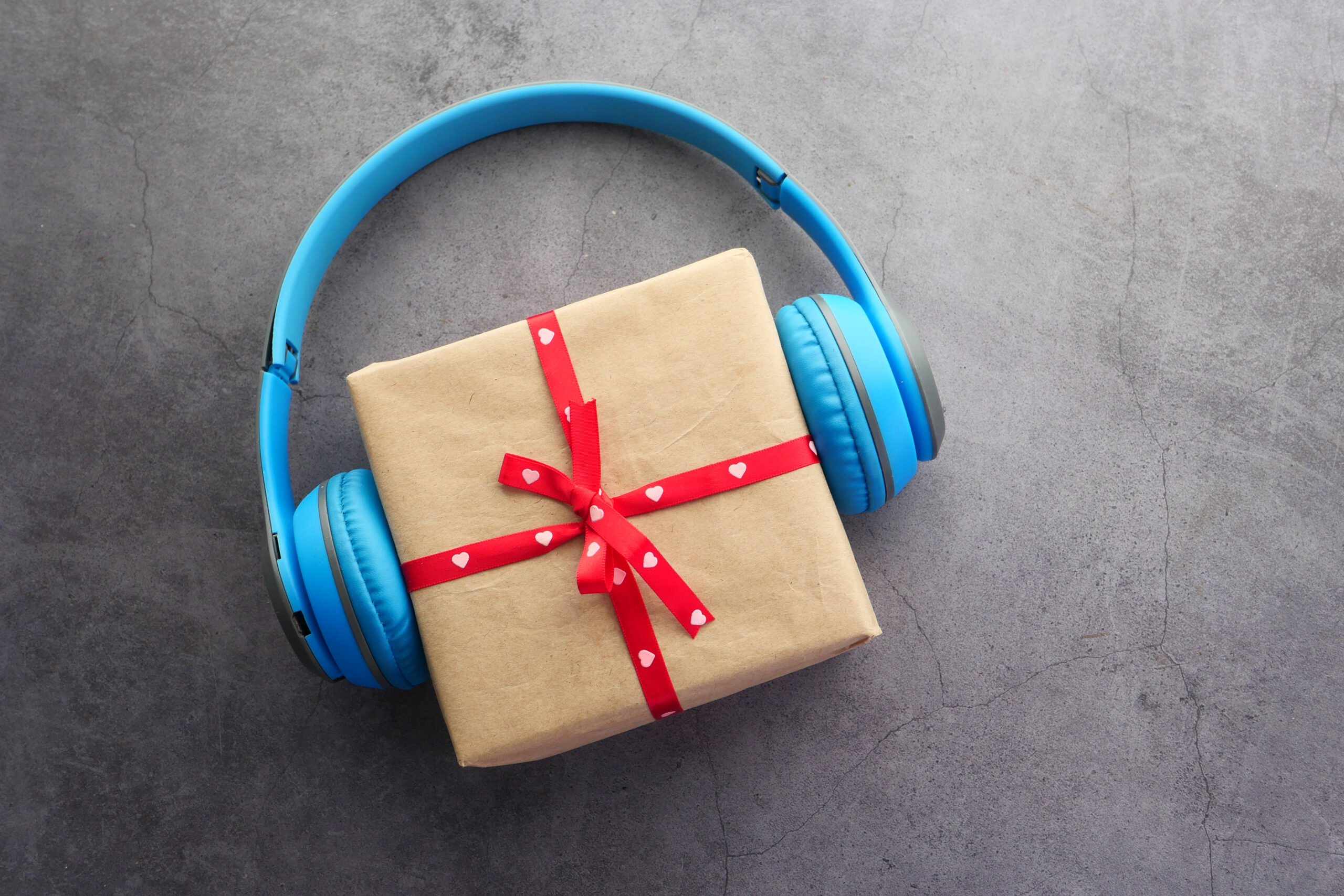 gift box and heart phone on black background 2026 01 06 10 18 16 utc