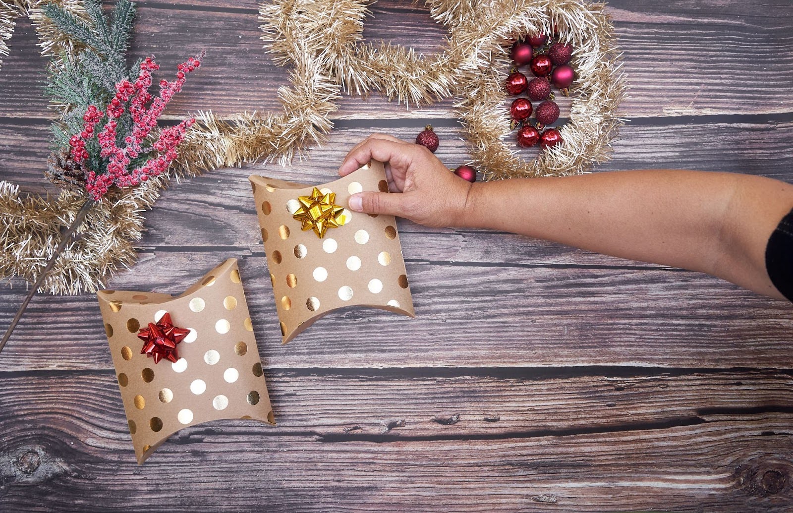 custom pillow boxes 1