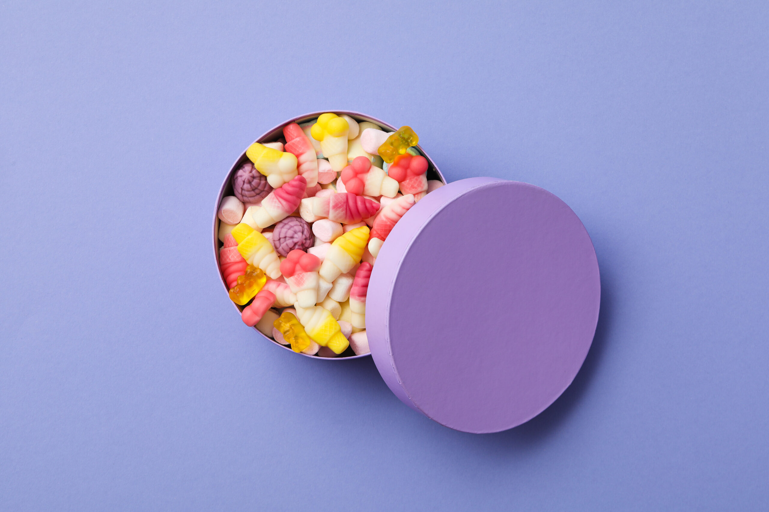 jelly candies in box on purple background top vie 2026 01 09 07 57 17 utc