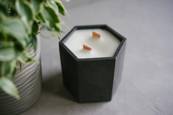 candle made of natural soy wax in a black geometri 2026 01 06 09 03 54 utc