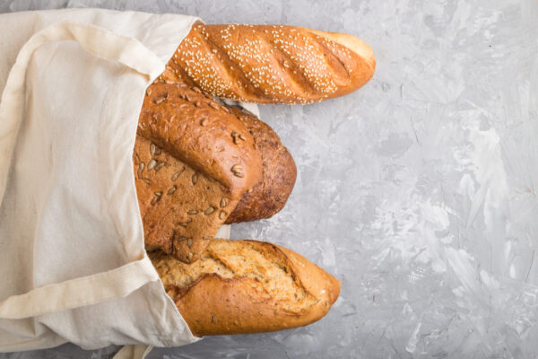 reusable grocery bag with fresh baked bread on a g 2026 01 09 00 15 05 utc