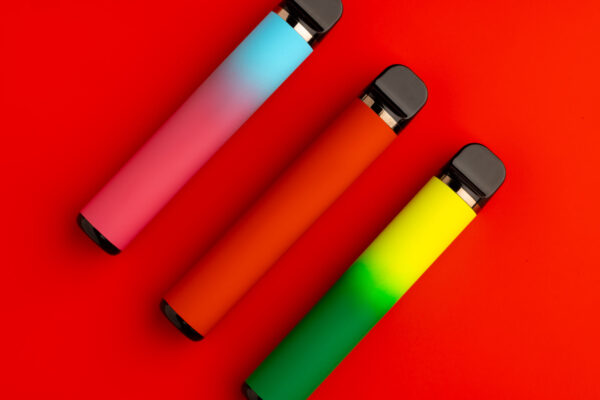 disposable electronic cigarettes on red background 2026 01 08 22 33 42 utc