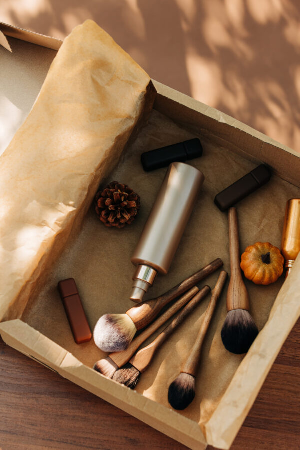 brushes lipsticks and other cosmetics in a box wi 2026 01 05 04 32 00 utc