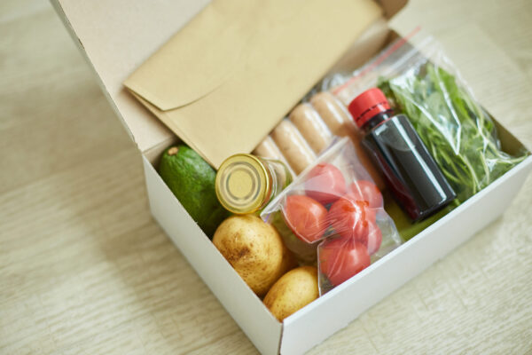 food box meal kit of fresh ingredients and recipe 2026 03 17 00 42 57 utc