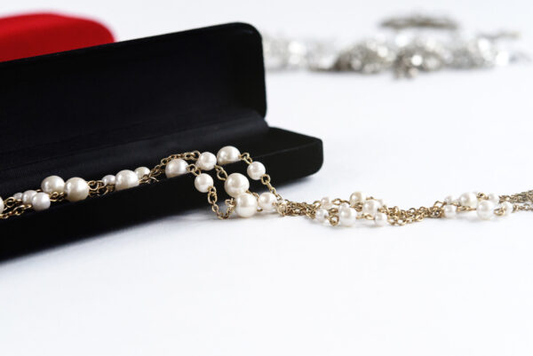 pearl necklace with gold chain in jewelry box 2026 01 08 23 53 55 utc
